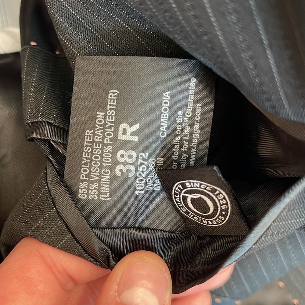 Haggar Men’s Black Pinstripe Suit Black Gray 38R - Picture 11 of 12